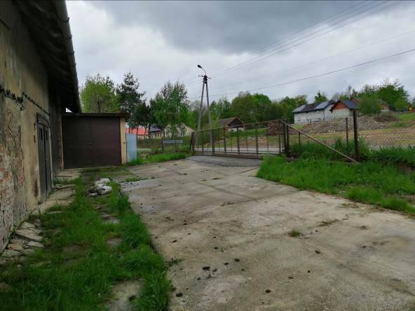 Dom z dużą działką i budynkami gospodarczymi 0,9467 ha